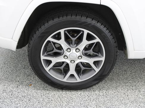 Used 2019 Jeep Grand Cherokee Overland RWD image 6
