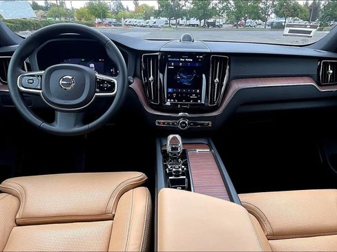 Used 2023 Volvo XC60 B5 Ultimate w/ Protection Package Premier image 19