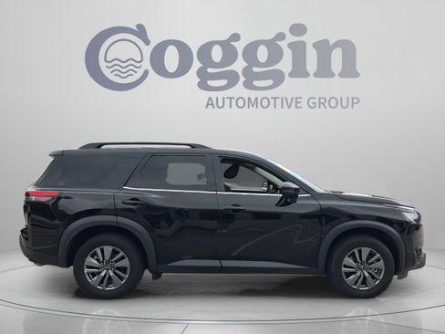 Used 2025 Nissan Pathfinder SV FWD image 6
