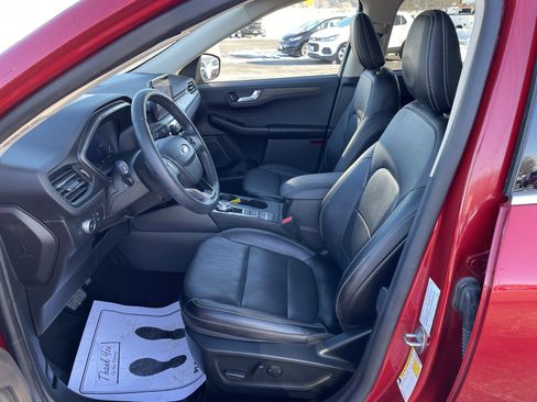 Used 2020 Ford Escape Titanium image 19