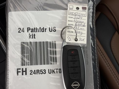 Certified 2024 Nissan Pathfinder Platinum AWD/4WD image 43