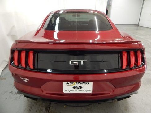 Used 2018 Ford Mustang GT RWD image 5