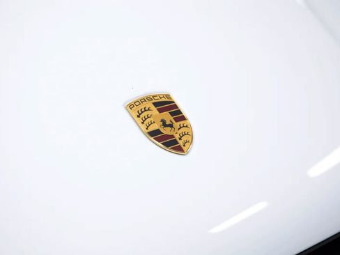 Certified 2025 Porsche Macan image 17