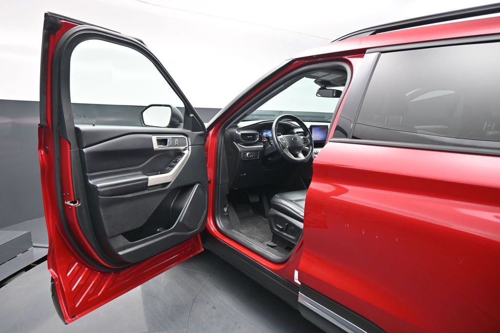 Used 2021 Ford Explorer XLT w/ Equipment Group 202A RWD image 8
