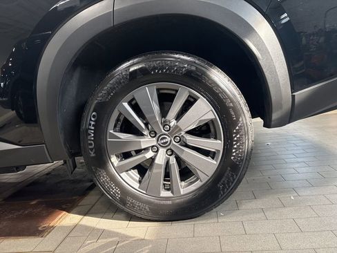 Used 2025 Nissan Pathfinder SV image 30