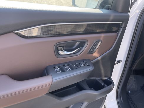 Used 2025 Honda Pilot Elite image 18