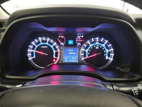 Used 2018 Toyota 4Runner SR5 AWD/4WD image 21