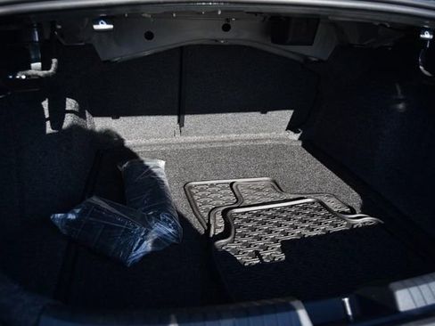 Certified 2025 Volkswagen Jetta SE w/ Sunroof Package image 24