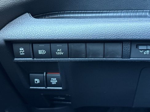 Certified 2025 Toyota Sienna XSE image 35