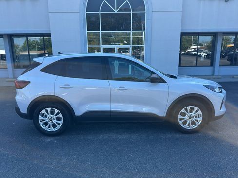 Used 2025 Ford Escape Active FWD image 2