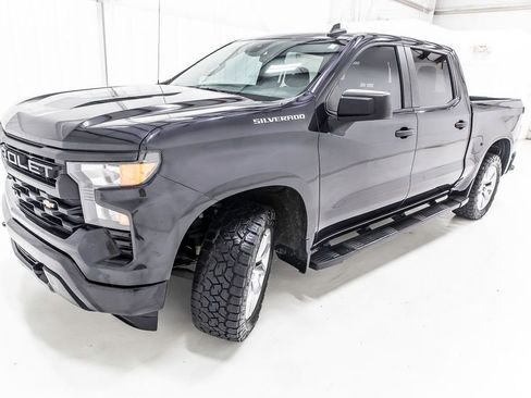 Used 2022 Chevrolet Silverado 1500 Custom RWD image 2