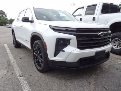 Used 2025 Chevrolet Traverse LT w/ Midnight/Sport Edition