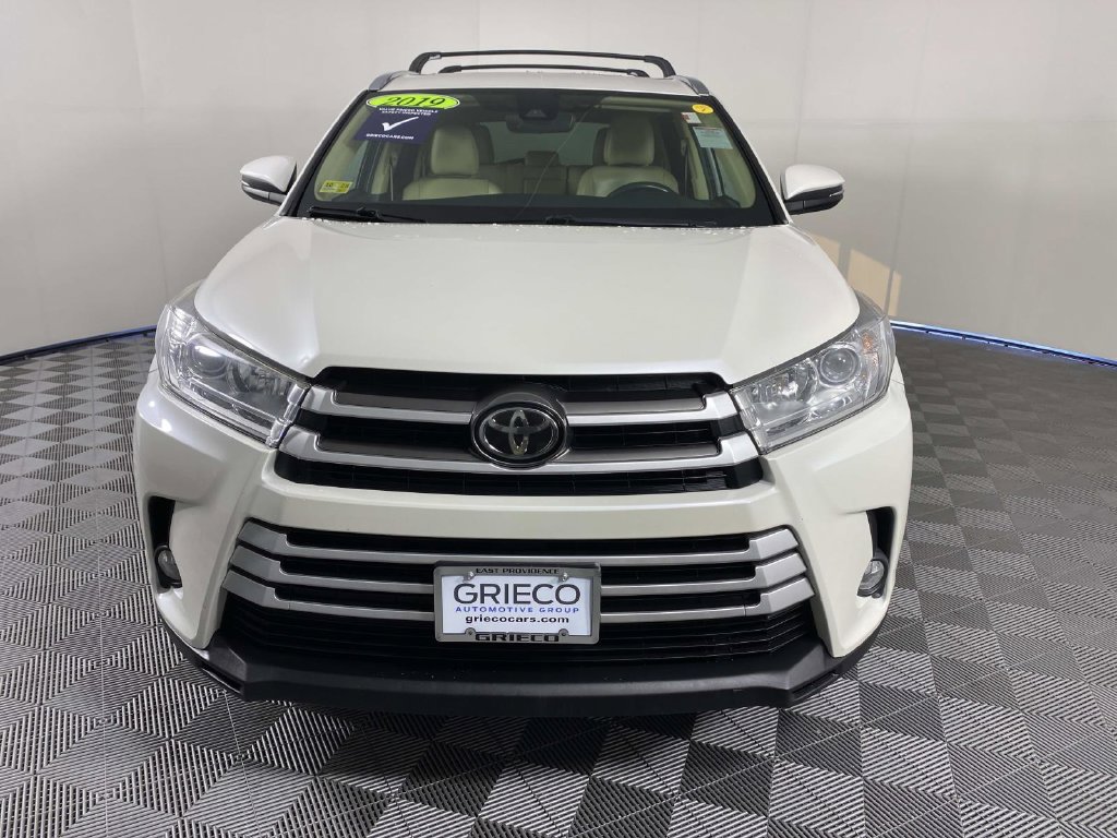 Used 2019 Toyota Highlander XLE AWD/4WD image 3