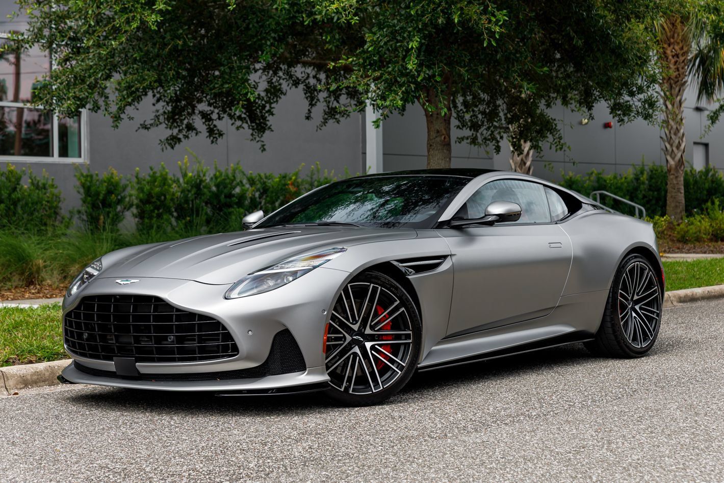 Used 2024 Aston Martin DB12 Coupe RWD image 34