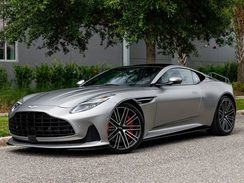 Used 2024 Aston Martin DB12 Coupe RWD image 34