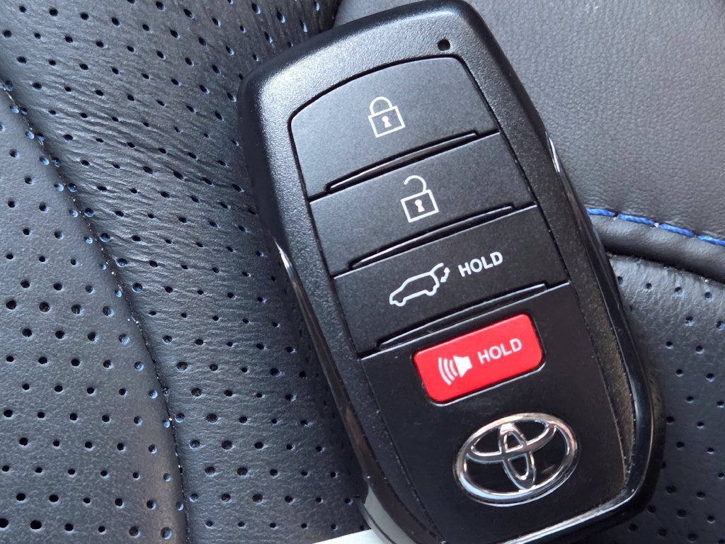 Used 2023 Toyota Sequoia Platinum AWD/4WD image 40