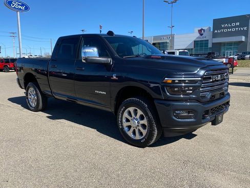 New 2026 RAM 2500 Laramie w/ Sport Appearance Package AWD/4WD image 8