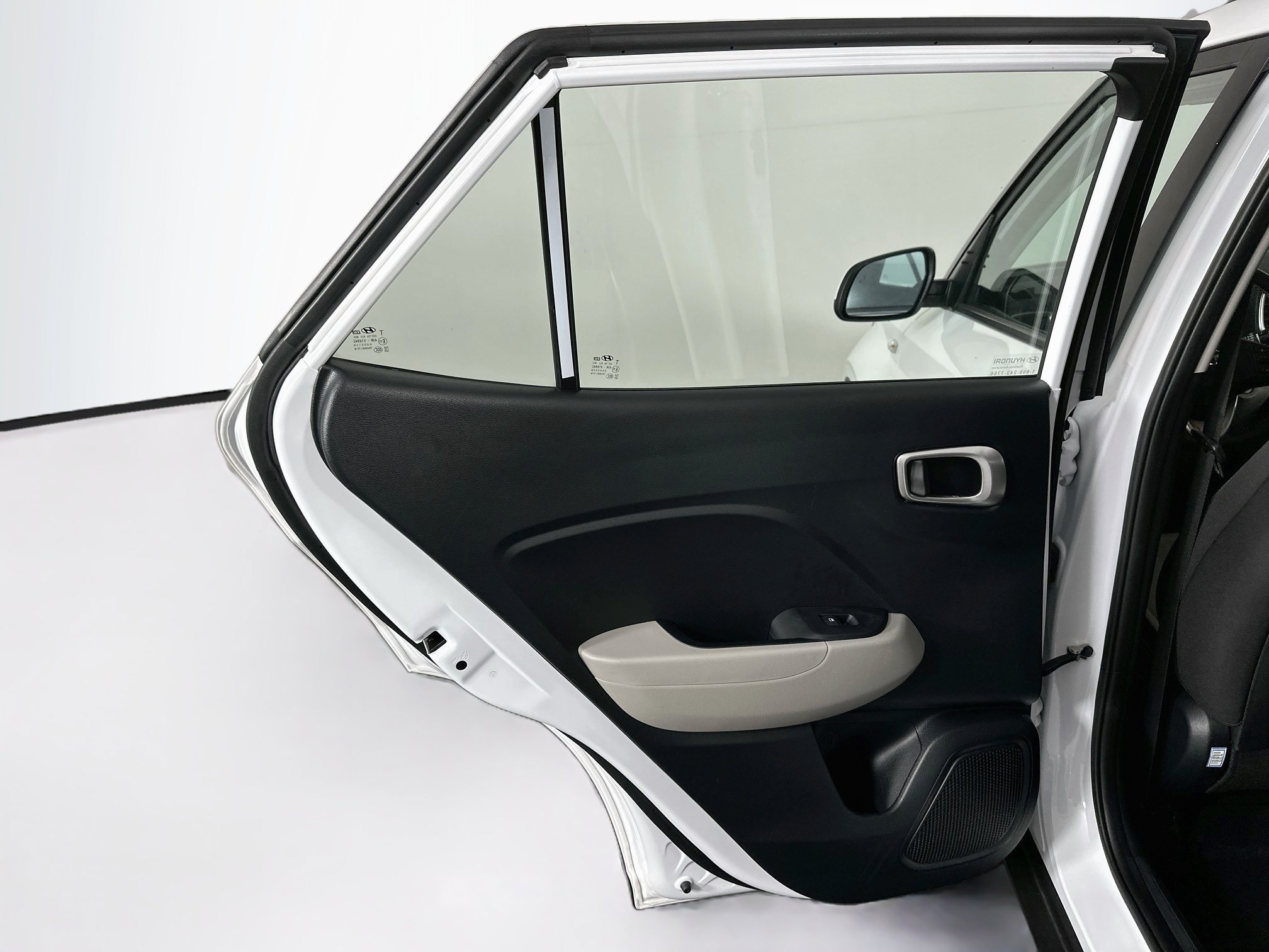 Used 2025 Hyundai Venue SEL FWD image 26