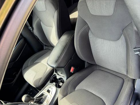 Used 2015 Jeep Cherokee Latitude image 13