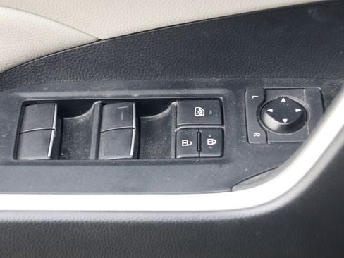 Used 2019 Toyota RAV4 XLE Premium FWD image 13