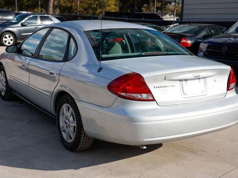 Used 2007 Ford Taurus SE image 4