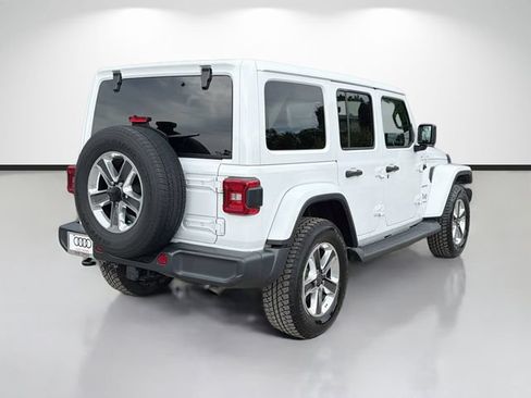 Used 2021 Jeep Wrangler Unlimited Sahara AWD/4WD image 3