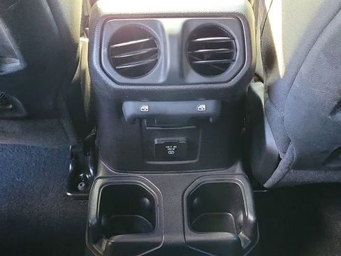 Used 2018 Jeep Wrangler Unlimited Rubicon w/ Dual Top Group AWD/4WD image 11