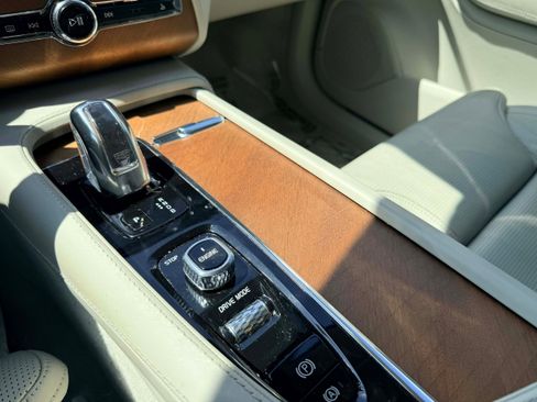 Used 2016 Volvo XC90 T8 Inscription w/ Vision Package image 22