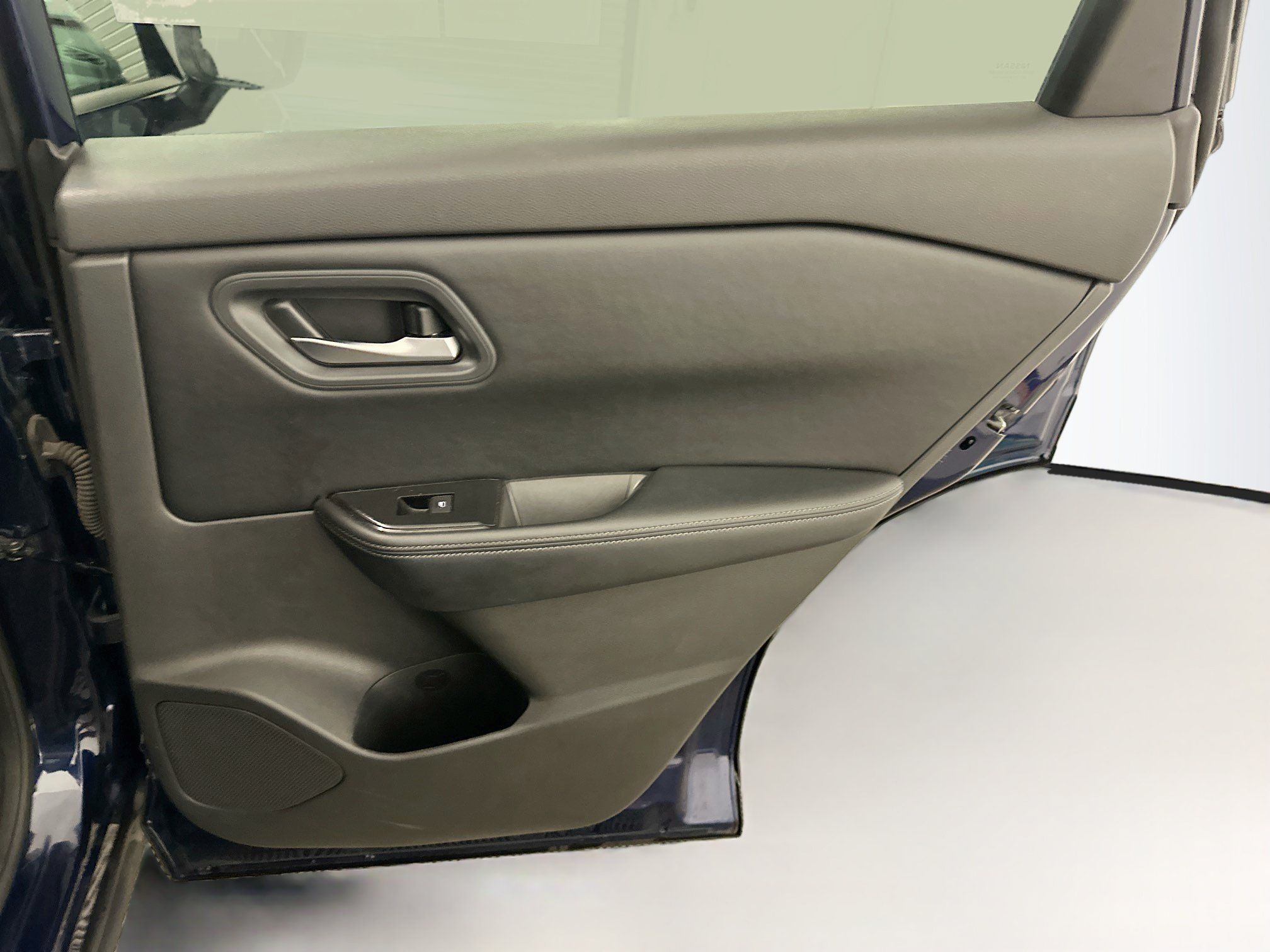 Used 2025 Nissan Rogue SV AWD/4WD image 31