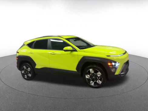 Used 2025 Hyundai Kona SEL image 2