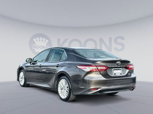 Used 2018 Toyota Camry XLE image 4