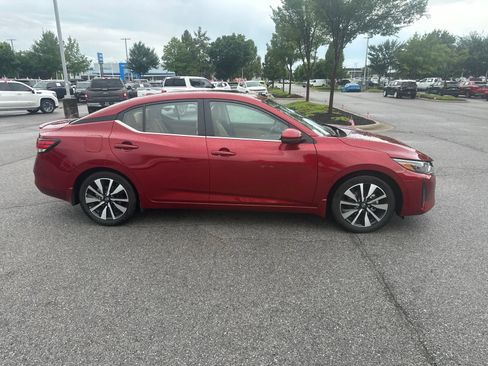 Used 2025 Nissan Sentra SV w/ SV Premium Package FWD image 4