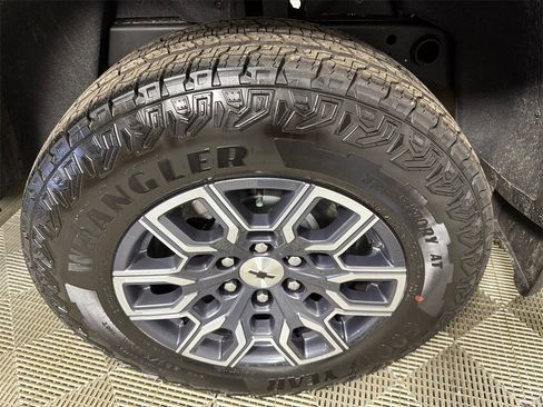 Used 2026 Chevrolet Colorado Z71 w/ Technology Package image 19