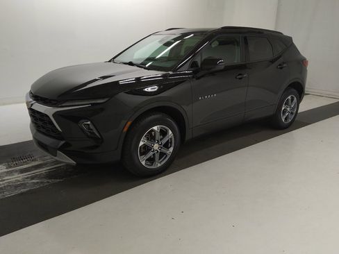 Used 2024 Chevrolet Blazer LT w/ Convenience Package FWD image 2