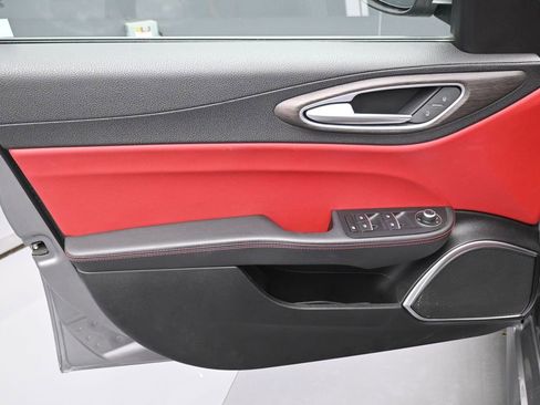 Used 2018 Alfa Romeo Giulia Ti image 11