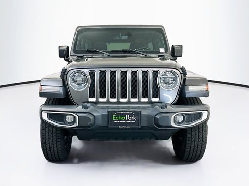 Used 2018 Jeep Wrangler Unlimited Sahara AWD/4WD image 2