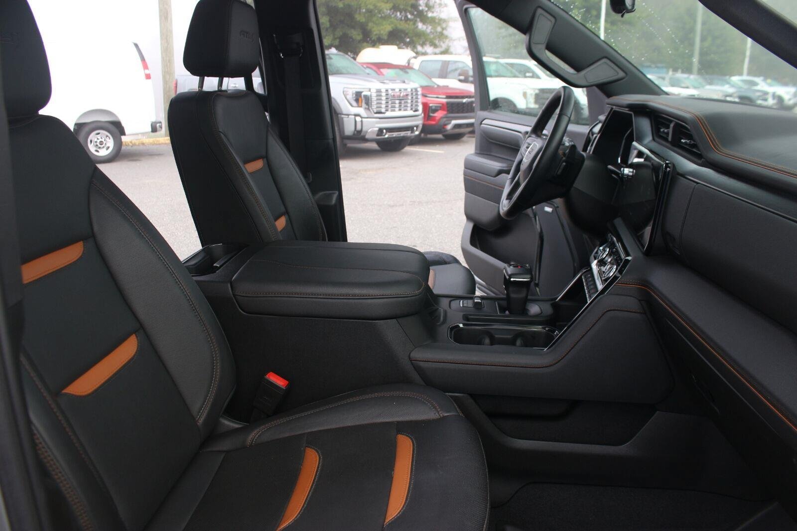 Used 2025 GMC Sierra 1500 AT4 w/ AT4 Premium Package AWD/4WD image 38