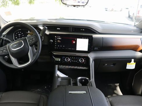 New 2025 GMC Sierra 3500 Denali w/ Denali Reserve Package image 18