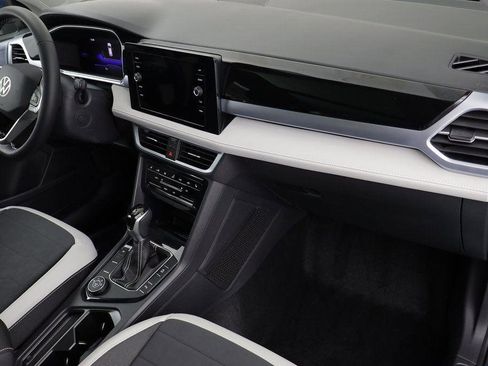 New 2025 Volkswagen Taos SE image 19