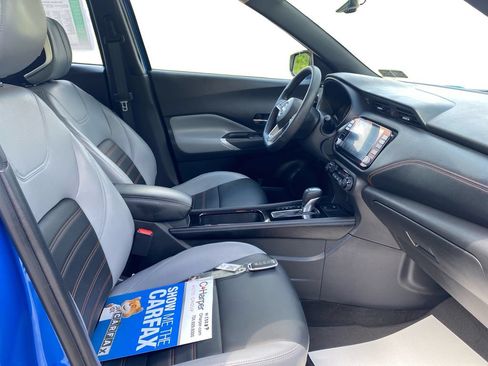Used 2024 Nissan Kicks SR w/ SR Premium Package FWD image 11
