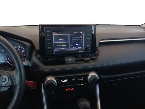 Used 2022 Toyota RAV4 LE FWD image 12