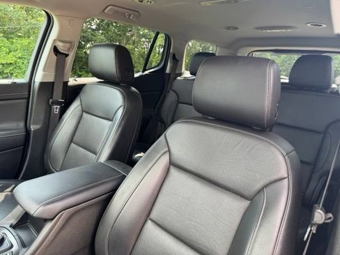 Used 2023 GMC Acadia SLT AWD/4WD image 26