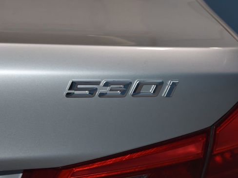 Used 2019 BMW 530i w/ Convenience Package image 32