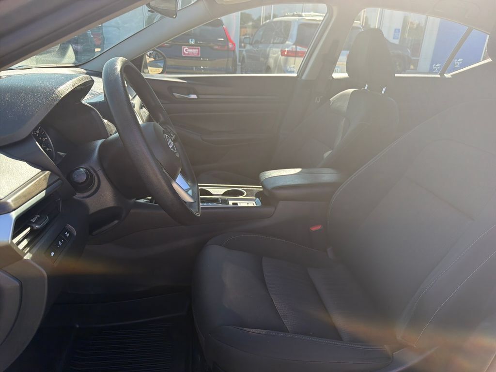 Used 2024 Nissan Altima 2.5 SV AWD/4WD image 9