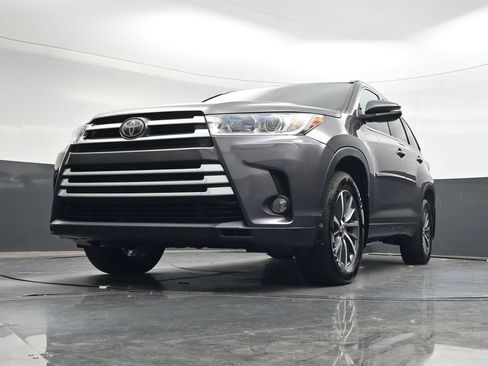 Used 2017 Toyota Highlander XLE AWD/4WD image 31