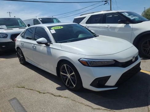 Used 2024 Honda Civic Touring image 2