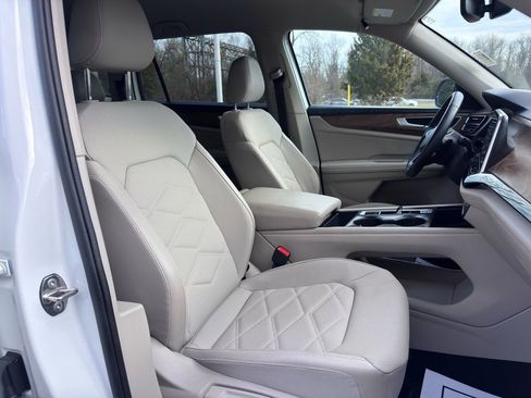 Used 2024 Volkswagen Atlas SE image 30