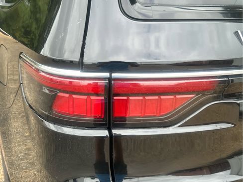 Used 2022 Jeep Wagoneer Series III w/ Premium Group I AWD/4WD image 17