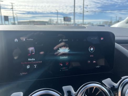 Used 2022 Mercedes-Benz GLA 250 4MATIC image 29