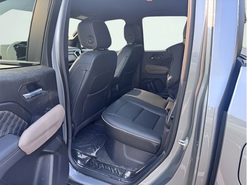 Used 2025 GMC Canyon Denali AWD/4WD image 12